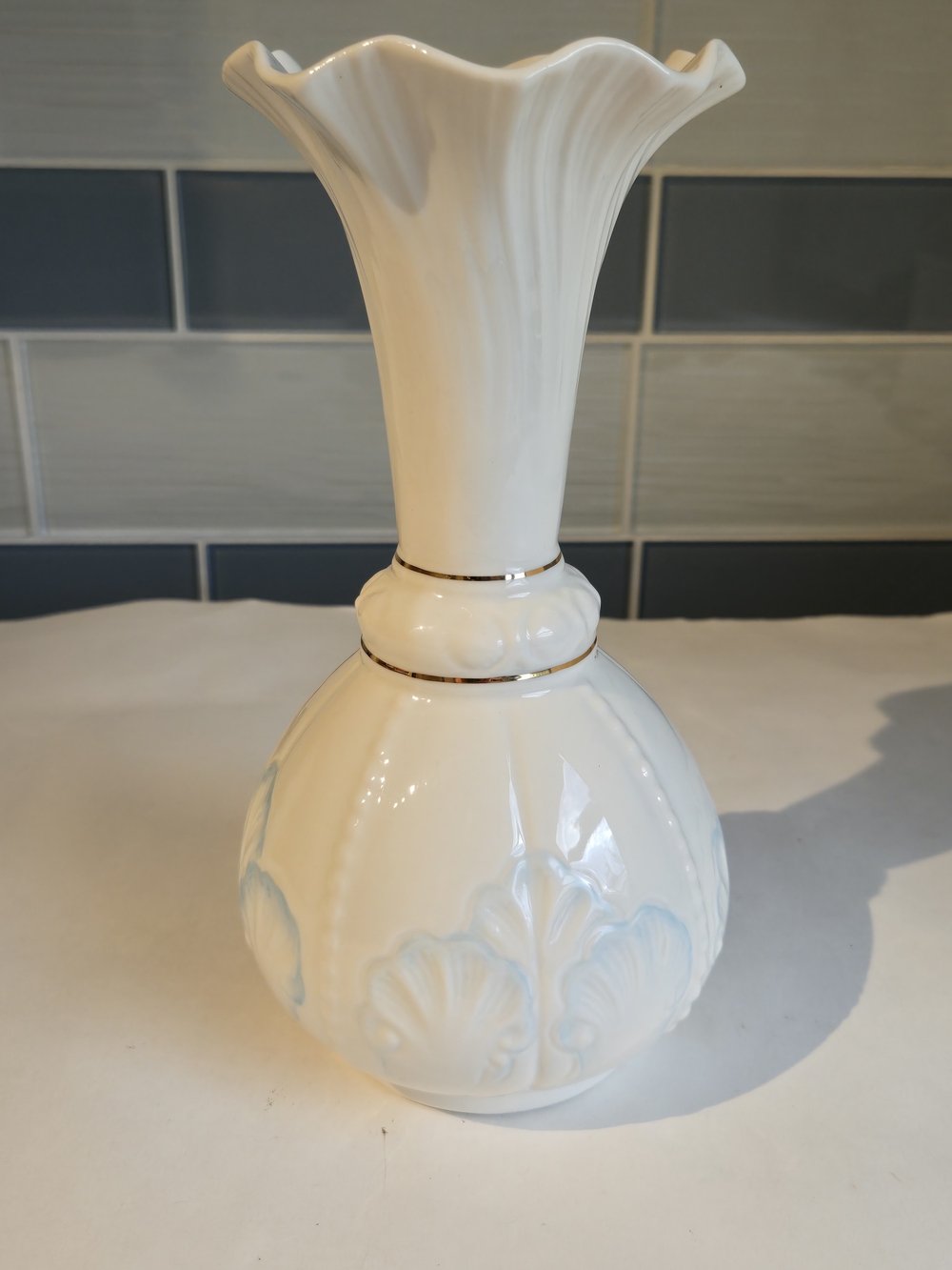 Belleek Rossmore White and Light Blue Decorative Ceramic Vase with Gold Trim - Picture 6 of 7